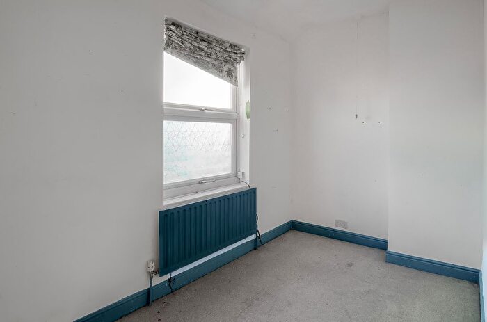2 Bedroom End Of Terrace House For Sale In Barker Lane, Chesterfield, S40