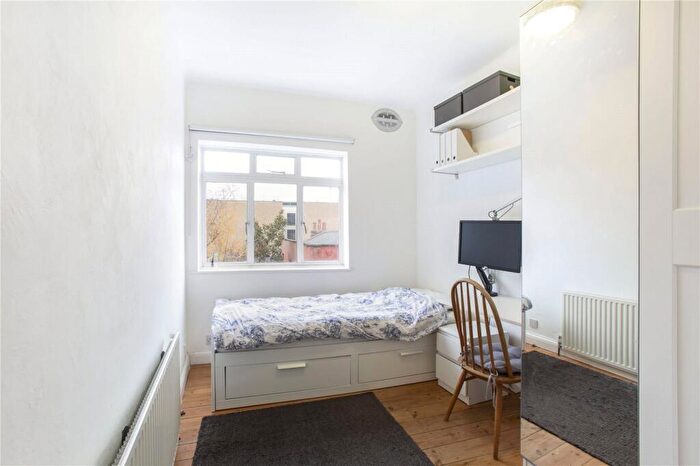 2 Bedroom Apartment To Rent In Heneage Street, Shoreditch, London, E1