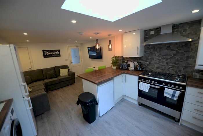 5 Bedroom Terraced House To Rent In Hearsall Lane, Coventry, CV5