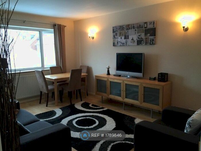 2 Bedroom Maisonette To Rent In Cumberland Close, Amersham, HP7