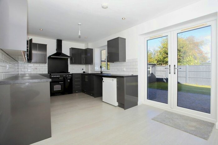 2 Bedroom Detached Bungalow For Sale In Lincoln Road, Glinton, Peterborough, PE6