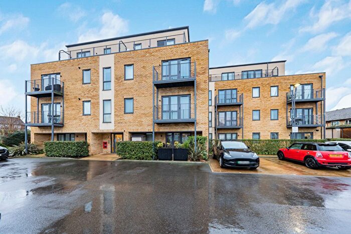 2 Bedroom Flat For Sale In Long Lane, Hillingdon, Middlesex, UB10