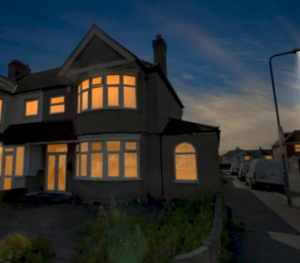 4 Bedroom Semi-Detached House To Rent In Headley Drive, Ilford, IG2