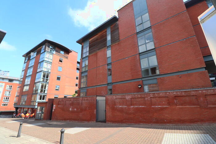 1 Bedroom Apartment For Sale In Canal Wharf, Waterfront Walk, Birmingham, B1