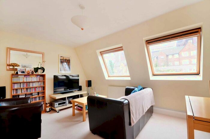 2 Bedroom Flat To Rent In Aaron Court, Woking, GU21