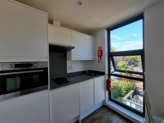 Studio To Rent In Hampden Road, London, N8