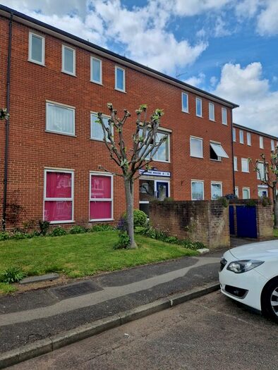 2 Bedroom Flat To Rent In Mikern Close, Bletchley, Milton Keynes, MK2