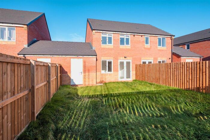 3 Bedroom Semi-Detached House To Rent In Rosewood Avenue, Chesterfield, S44