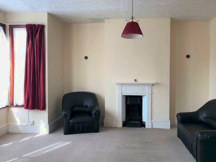 2 Bedroom Flat To Rent In Natal Road, London, N11