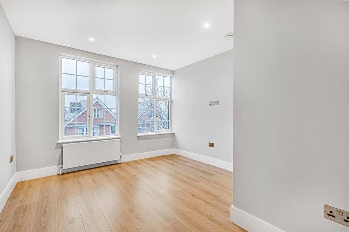 2 Bedroom Flat To Rent In Upper Richmond Road West, East Sheen, SW14