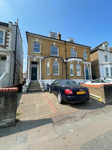 4 Bedroom Semi Detached House To Rent In Mayes Road, Wood Green, N22