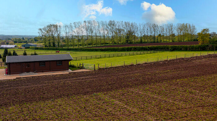 2 Bedroom Chalet To Rent In Acton, Stourport-on-severn, DY13