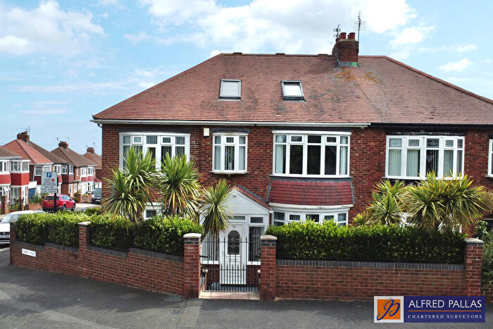 6 Bedroom Semi-Detached House For Sale In Cairns Road, Fulwell, SR5