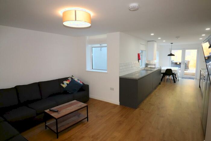 6 Bedroom Terraced House To Rent In Cranbrook Street, Cathays, CF24