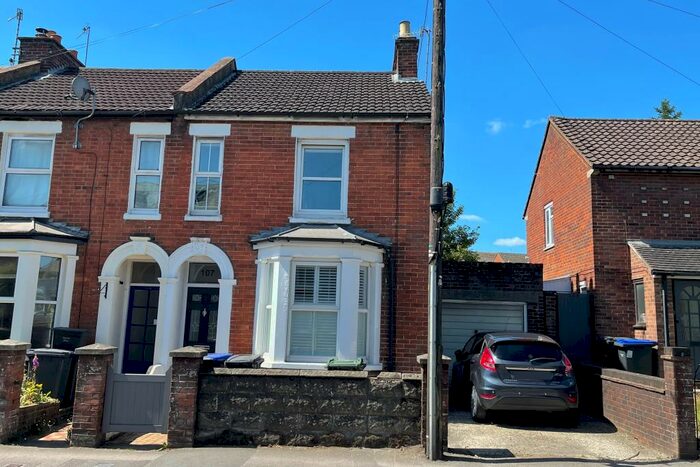 3 Bedroom End Of Terrace House To Rent In Devizes Road, Salisbury, SP2
