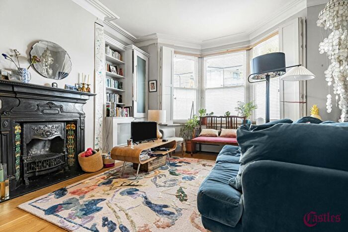 1 Bedroom Flat For Sale In Denton Road, N8