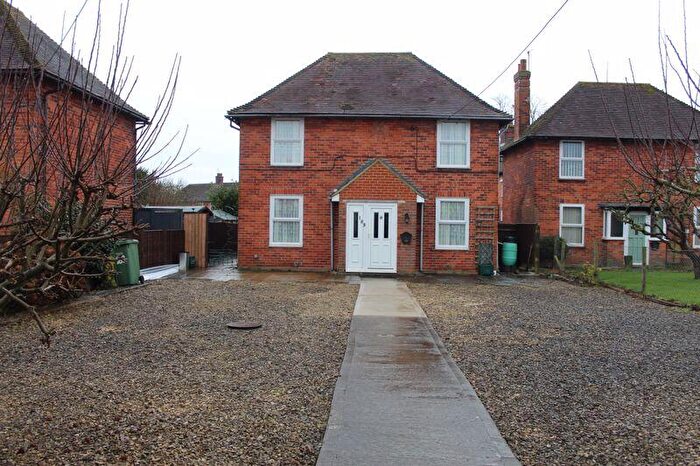 3 Bedroom Detached House To Rent In Spacious Bed House, OX11