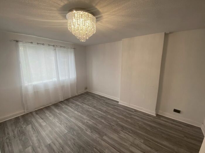 3 Bedroom Property To Rent In Delves Road, Killamarsh, Sheffield, S21