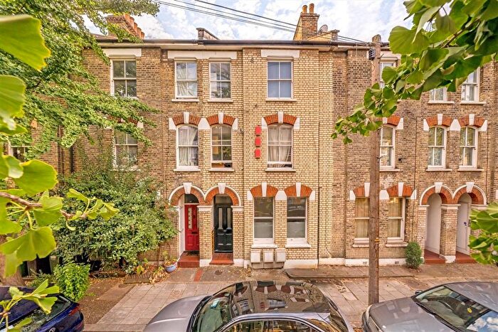2 Bedroom Flat To Rent In Bonnington Square, Vauxhall, SW8