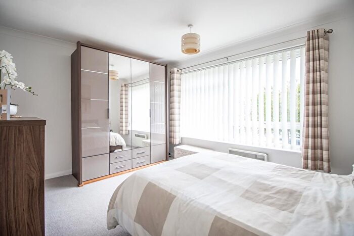 2 Bedroom Flat For Sale In Colbert Avenue, Southend-On-Sea, SS1