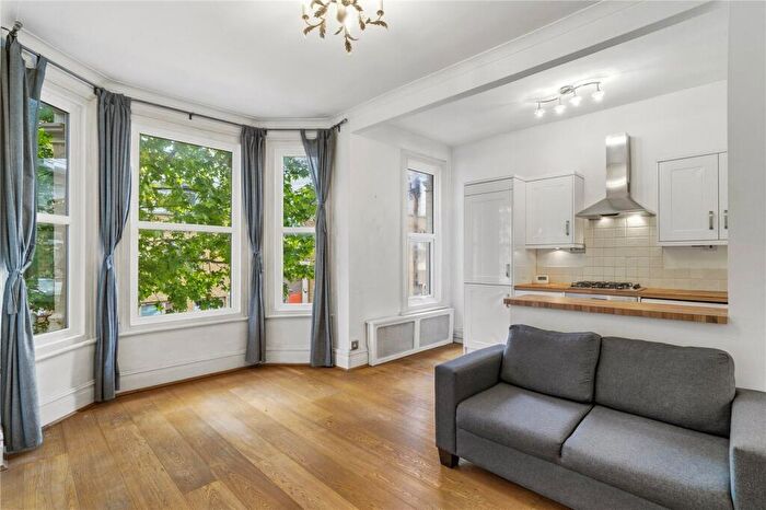 1 Bedroom Apartment For Sale In Strathblaine Road, SW11