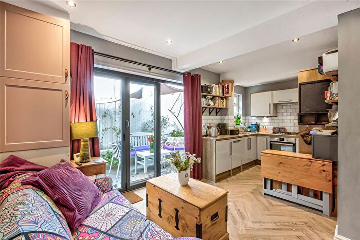 2 Bedroom Flat For Sale In Leverson Street, Furzedown, SW16