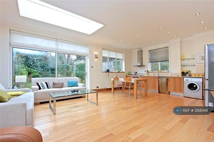 3 Bedroom Flat To Rent In Golders Green, London, NW11
