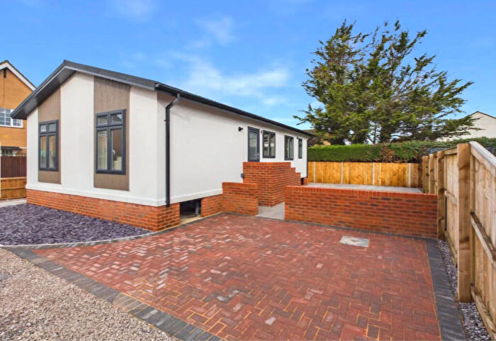 2 Bedroom Park Home For Sale In Cheltenham, Gloucestershire, GL51
