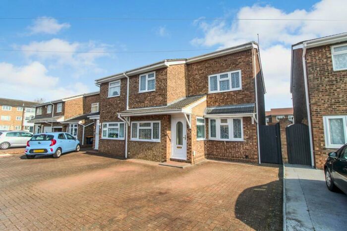 3 Bedroom Semi-Detached House To Rent In Coniston Close, Kempston, Bedford, MK42