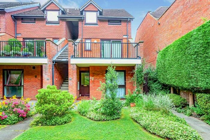 1 Bedroom Flat To Rent In Rickmansworth Road, Watford, WD18