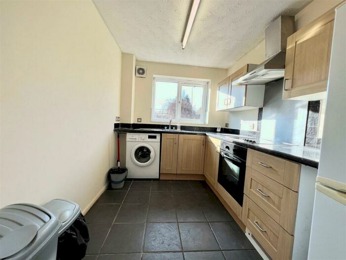 1 Bedroom Flat For Sale In Chatsworth House, Fontwell Road, Branston, DE14