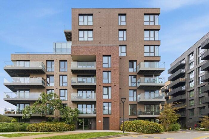 3 Bedroom Flat For Sale In Devan Grove, London, N4