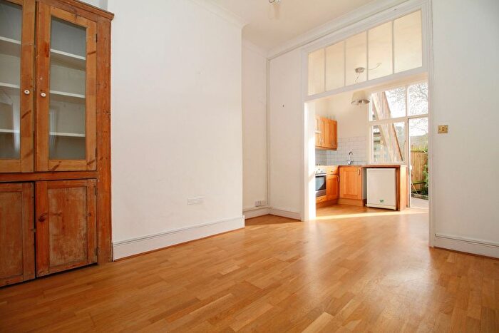 1 Bedroom Flat To Rent In Hanley Road, London, N4