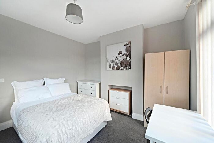 4 Bedroom House To Rent In Lancing Road, Sheffield, S2