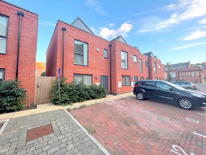 3 Bedroom End Terrace House For Sale In Cowper Street, Leicester, LE2
