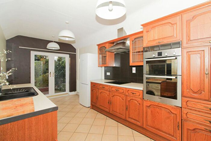 2 Bedroom End Of Terrace House To Rent In Old Hall Road, Chesterfield, S40