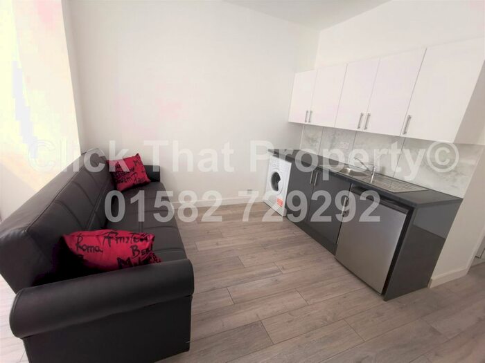 1 Bedroom Studio To Rent In Avondale Road, Luton, Bedfordshire, LU1