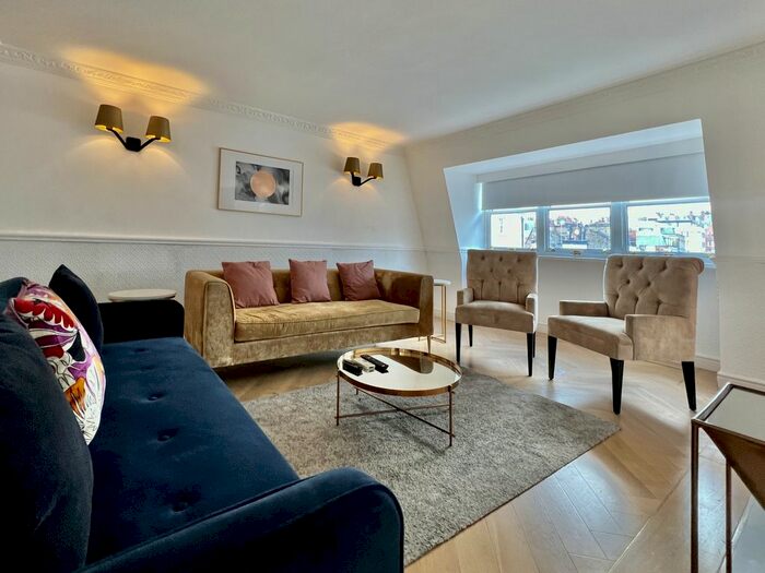 2 Bedroom Flat To Rent In Charles Street, London, W1J