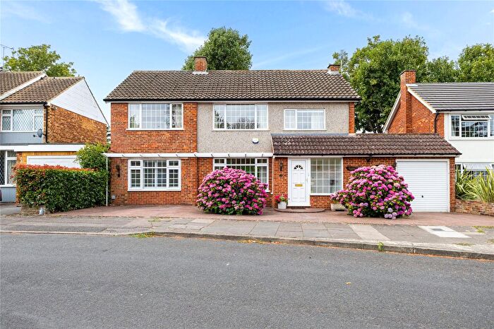 5 Bedroom Detached House To Rent In Minsterley Avenue, Shepperton, Surrey, TW17