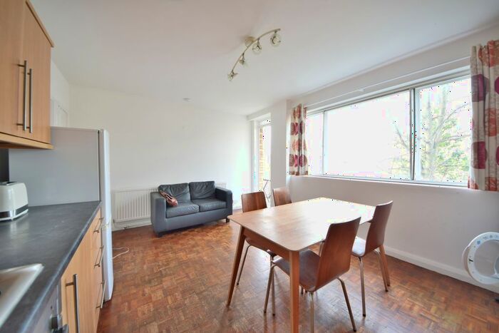3 Bedroom Flat To Rent In Pemberton Gardens, Archway, London, N19