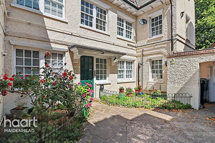 2 Bedroom Flat For Sale In High Street, Slough, SL3