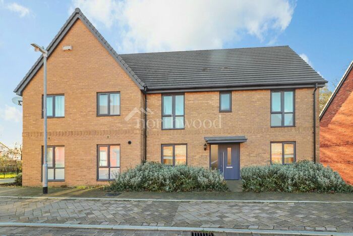 3 Bedroom Semi-Detached House To Rent In John Haselden Crescent, Repton Park, Ashford, TN23