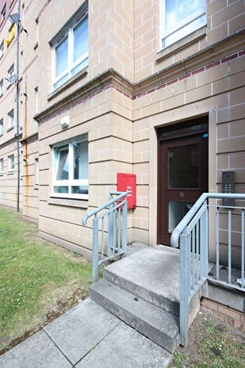 2 Bedroom Flat To Rent In Flat / Roslea Drive Glasgow, G31