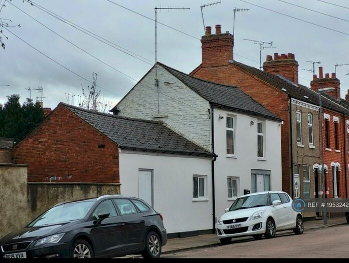2 Bedroom Detached House To Rent In Clinton Road, Northampton, NN4