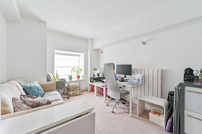 1 Bedroom Flat To Rent In Cadogan Road, Woolwich, London, SE18
