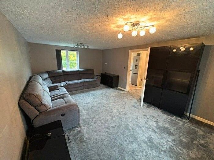 2 Bedroom Property To Rent In Kinnerton Way, Exeter, EX4