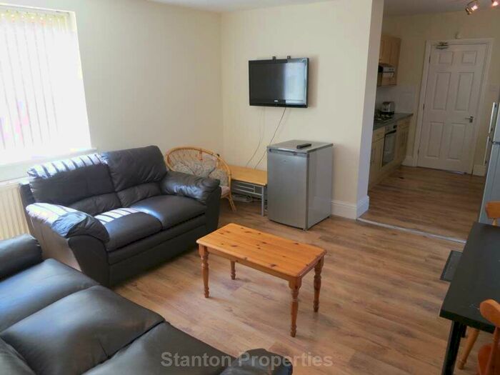 6 Bedroom Semi-Detached House To Rent In &# Pppw, Heaton Road, Withington, M20