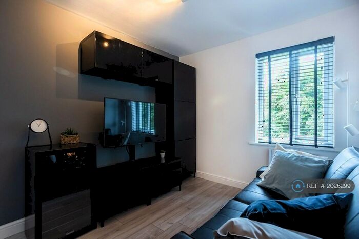 1 Bedroom Maisonette To Rent In Carters Walk, Farnham, GU9