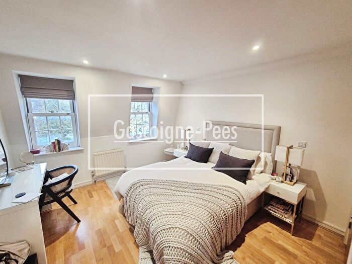1 Bedroom Flat To Rent In Waynflete House, Esher, KT10