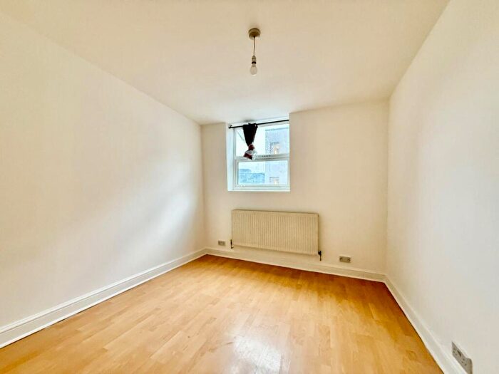 2 Bedroom Flat To Rent In White Church Lane, London, E1